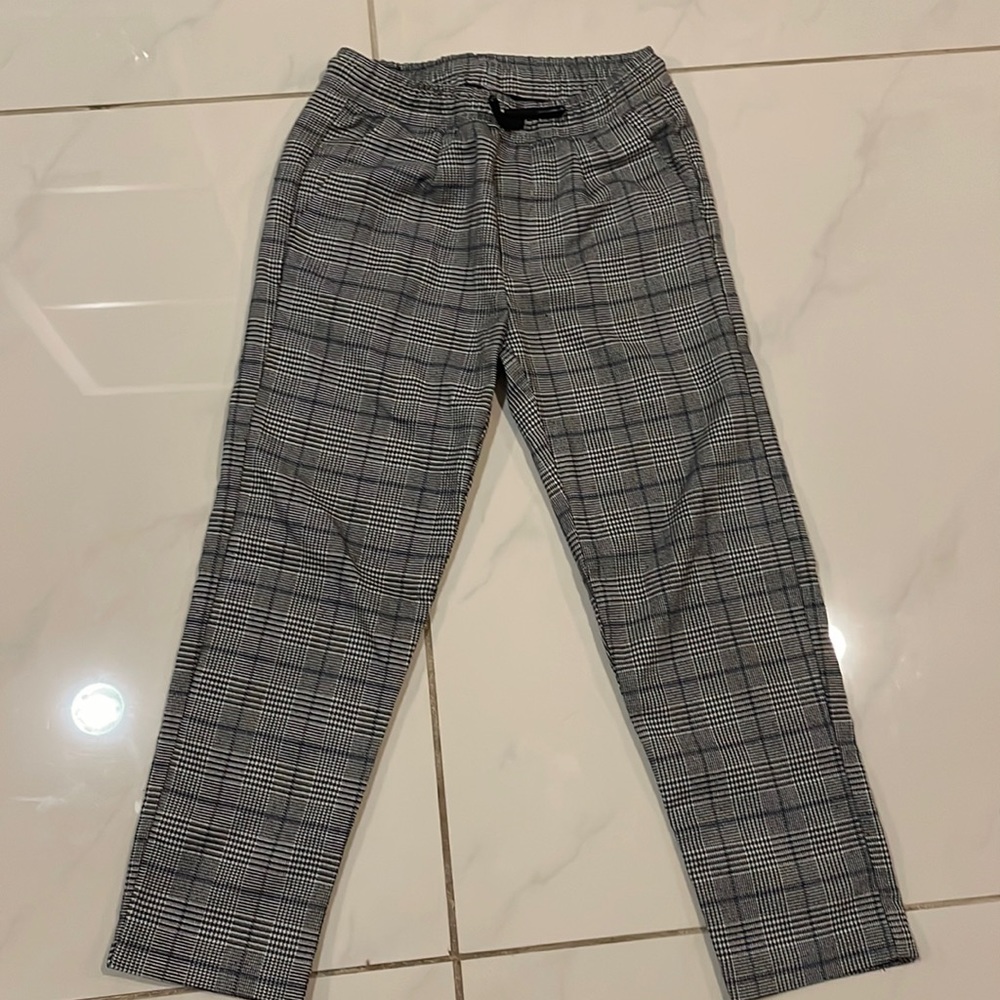Houndstooth printed pants.
